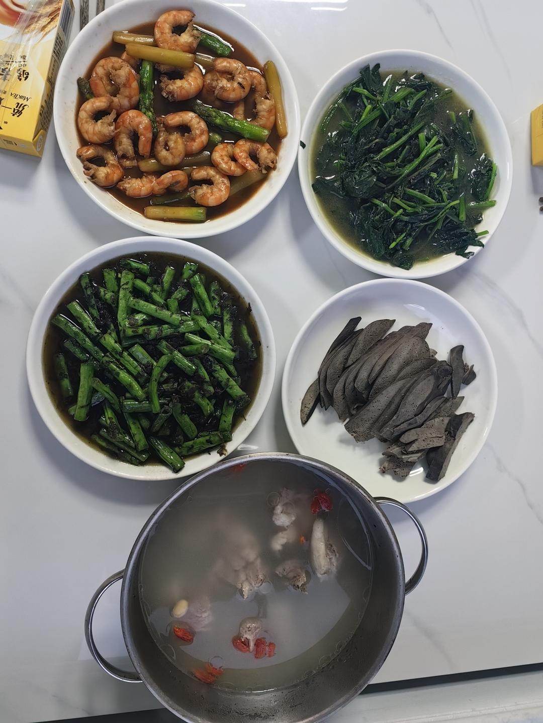 把我的梦想，化成了灶台上的一天又一天。