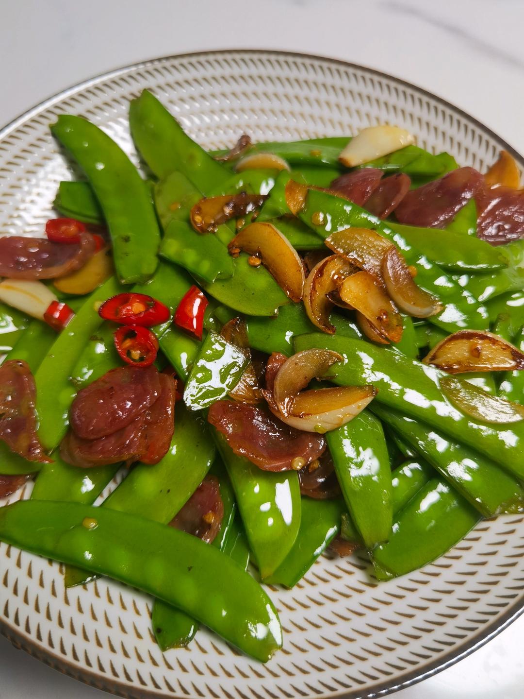 无比简单的荷兰豆炒腊肠，营养又好吃～！