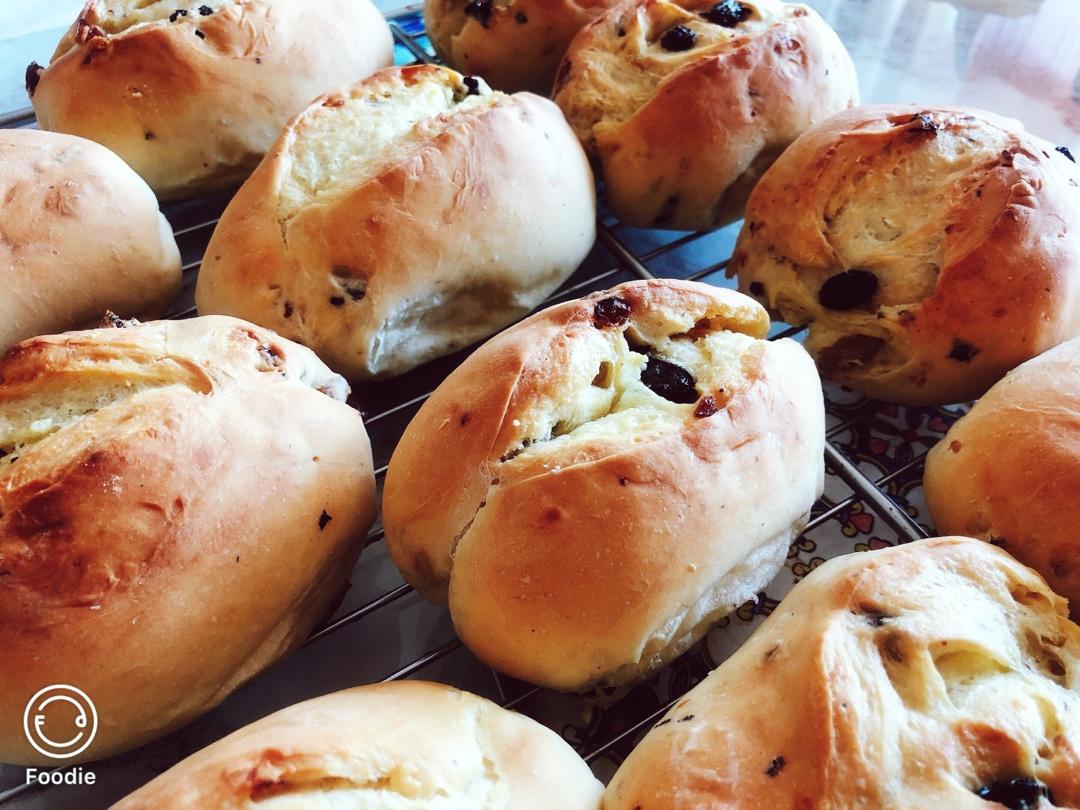 葡萄软欧（仿原麦山丘）Milk flavored bread filled with raisins and butter