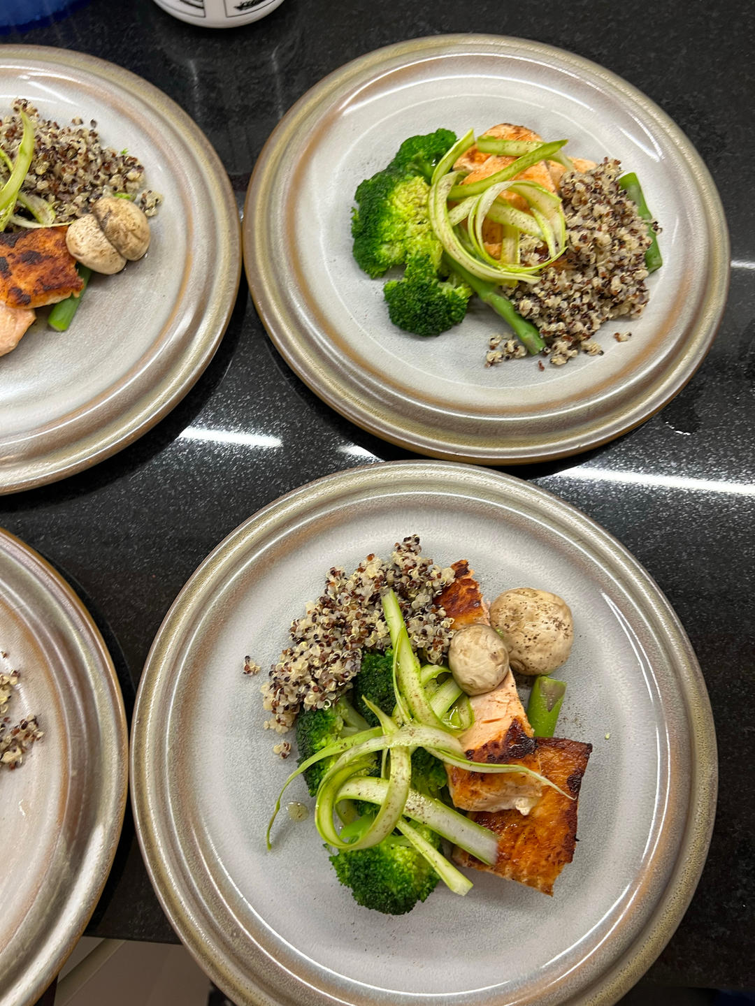 藜麦橙子西兰花沙拉.Quinoa,orange and broccolini salad.