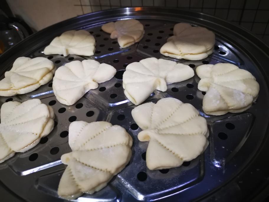 卷咸菜，粉蒸肉的荷叶夹的做法 步骤3