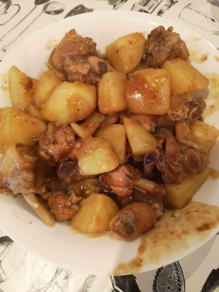 家常菜－土豆焖鸡腿的做法