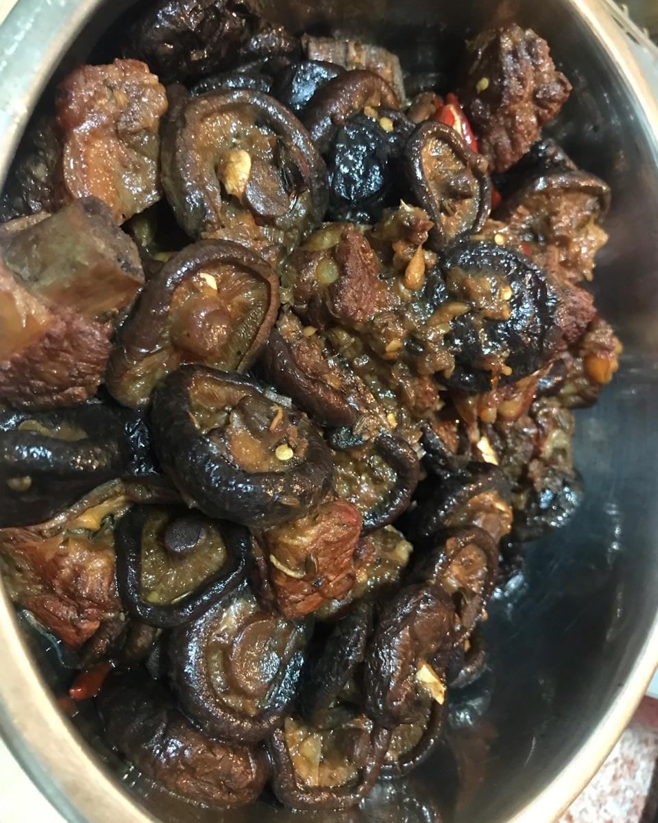 排骨烧香菇青菜