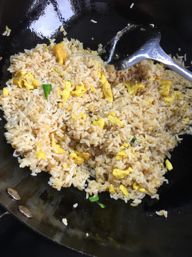 柠檬味的魔兽做的77超好吃的酱油蛋炒饭77