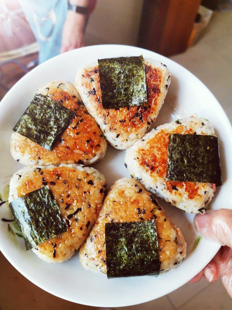 日式酱油烤饭团