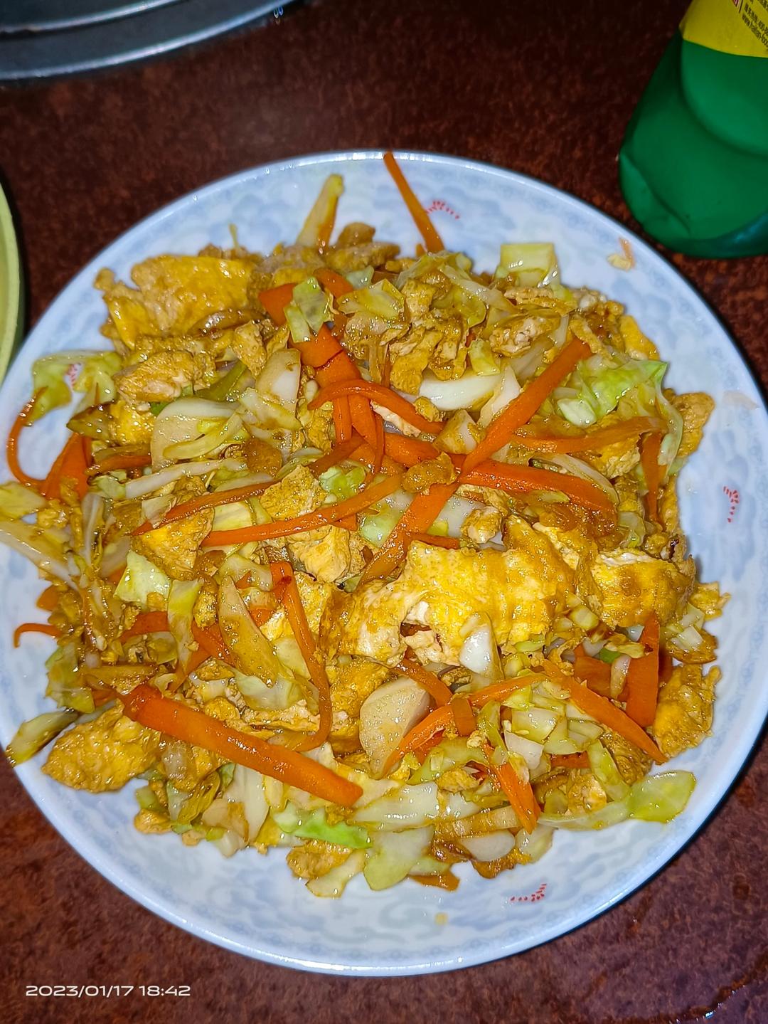 超级下饭的家常菜！给肉都不换的包菜炒鸡蛋