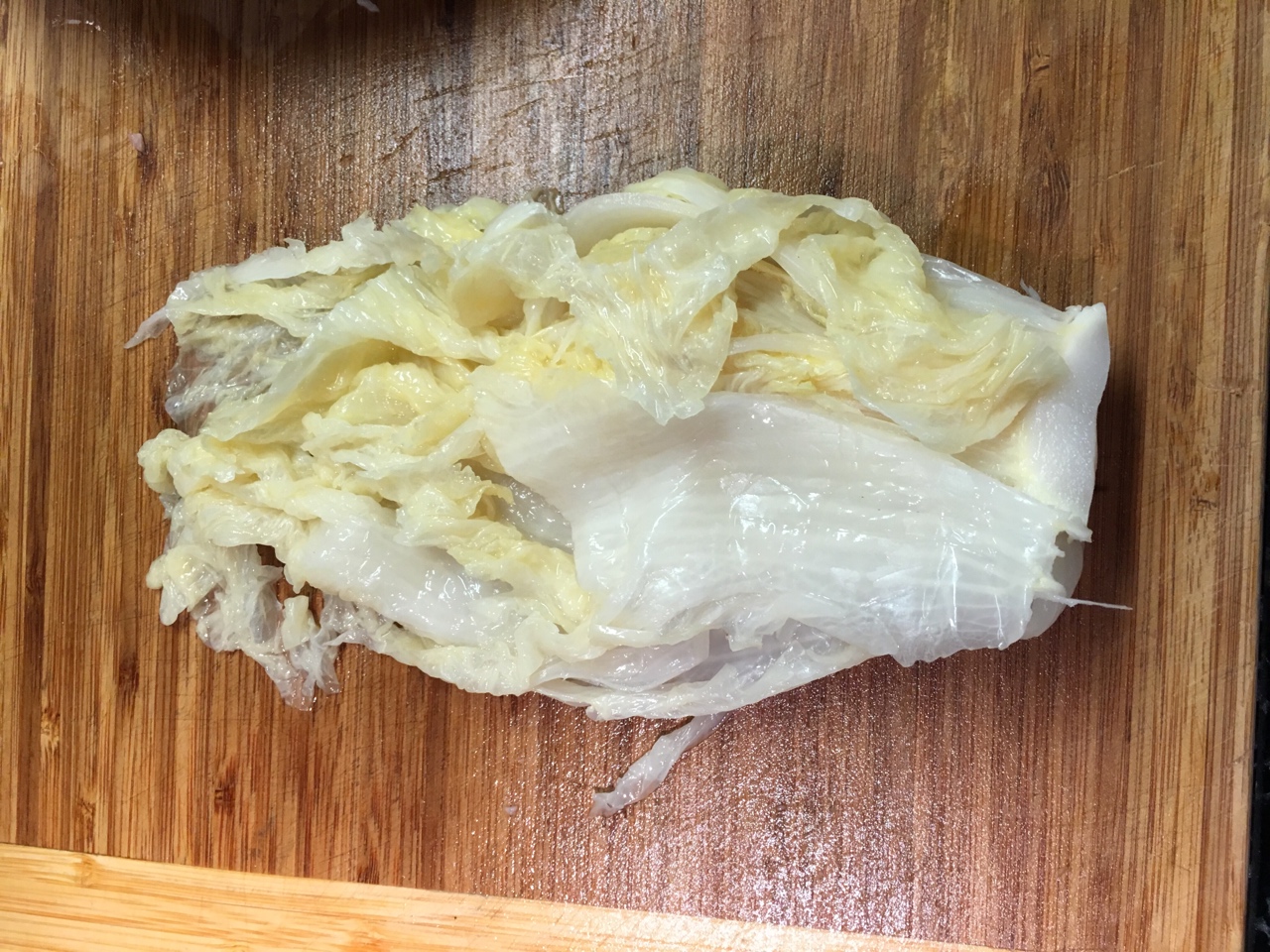 酸菜粉皮炖白肉的做法 步骤2