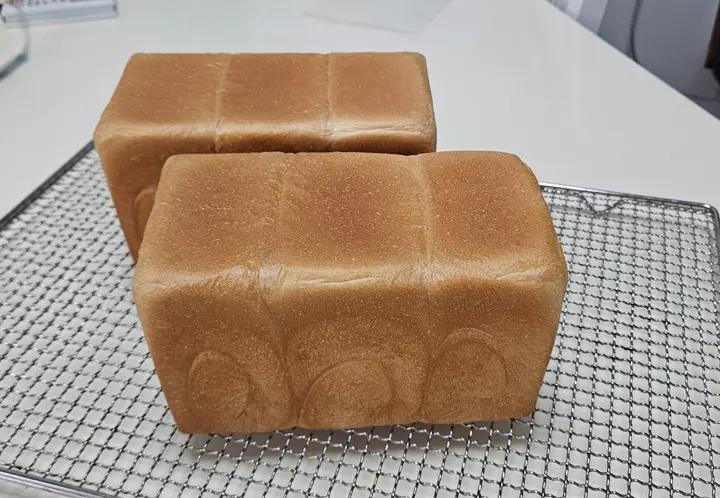 轻盈绵软、整形方便的经典三明治白吐司