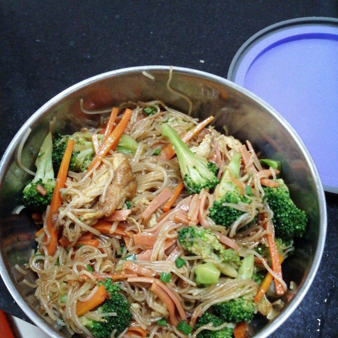 厨师长教你：“鸡蛋炒米粉”的家常做法，满满的小技巧，先收藏了