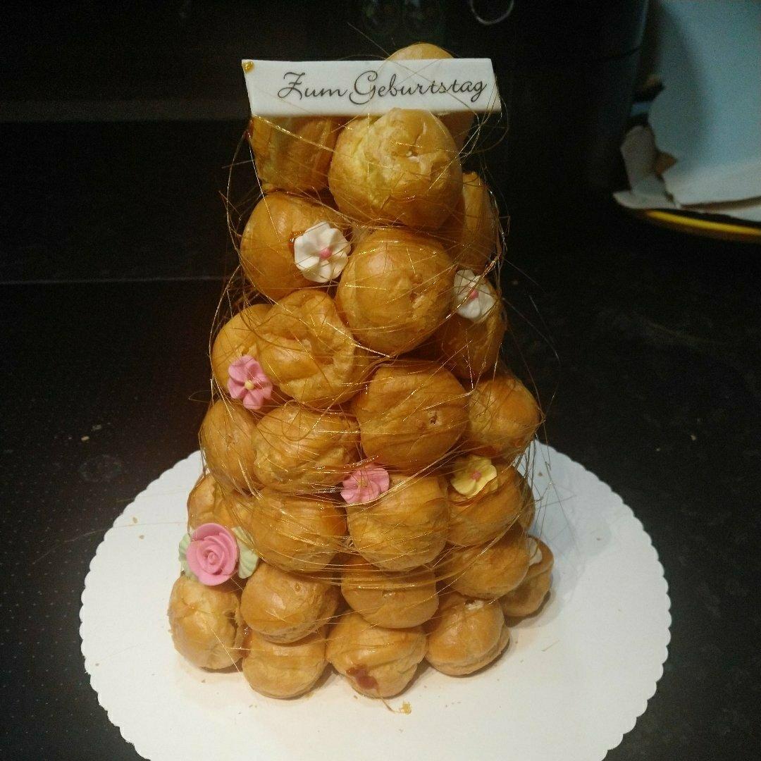 圣诞雪景焦糖泡芙塔