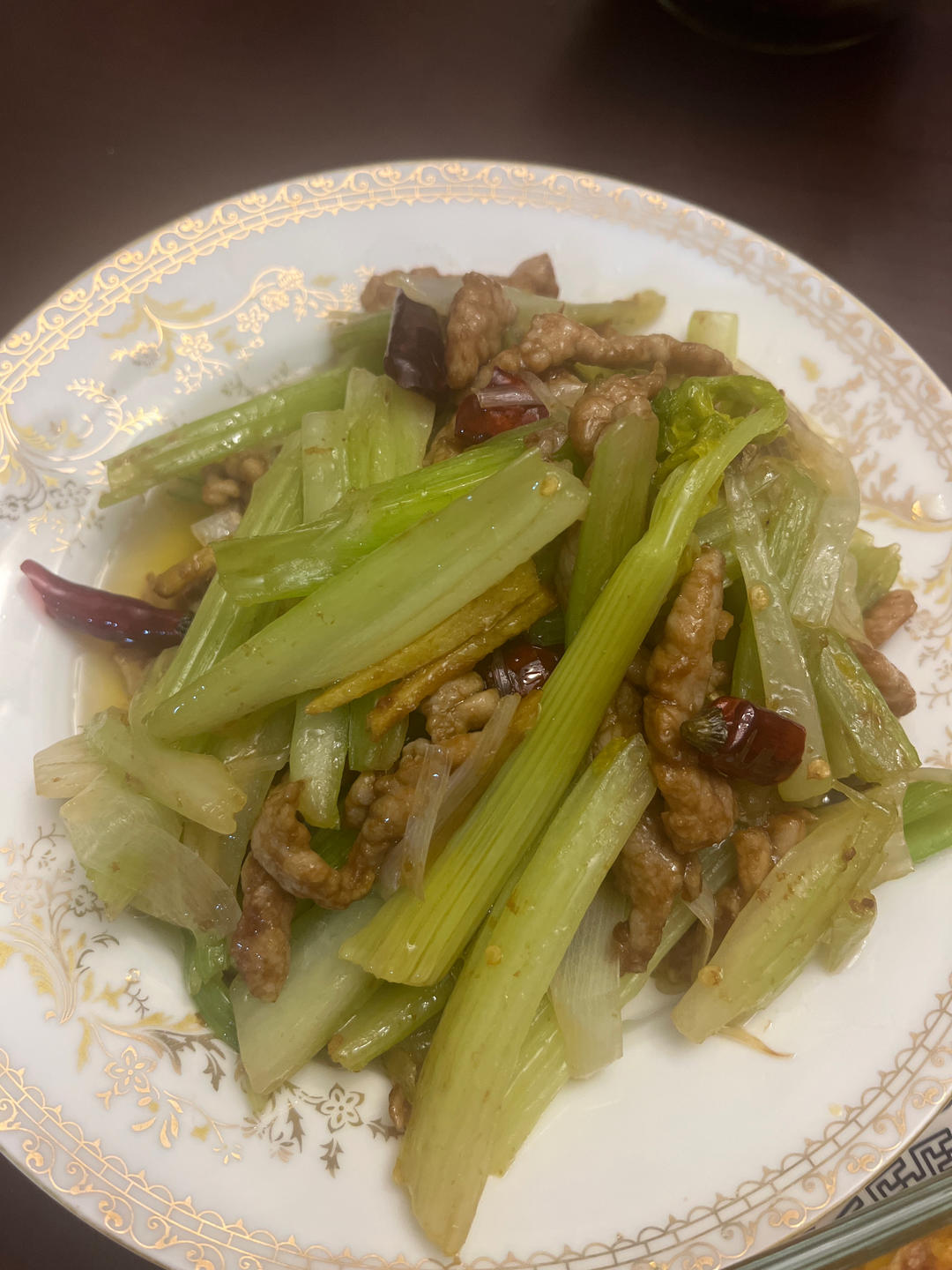 芹菜炒肉丝（七爸家常菜）