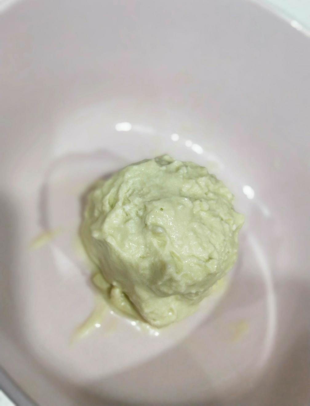 浓郁奶香的牛油果冰激凌(无蛋，无需冰激凌机)