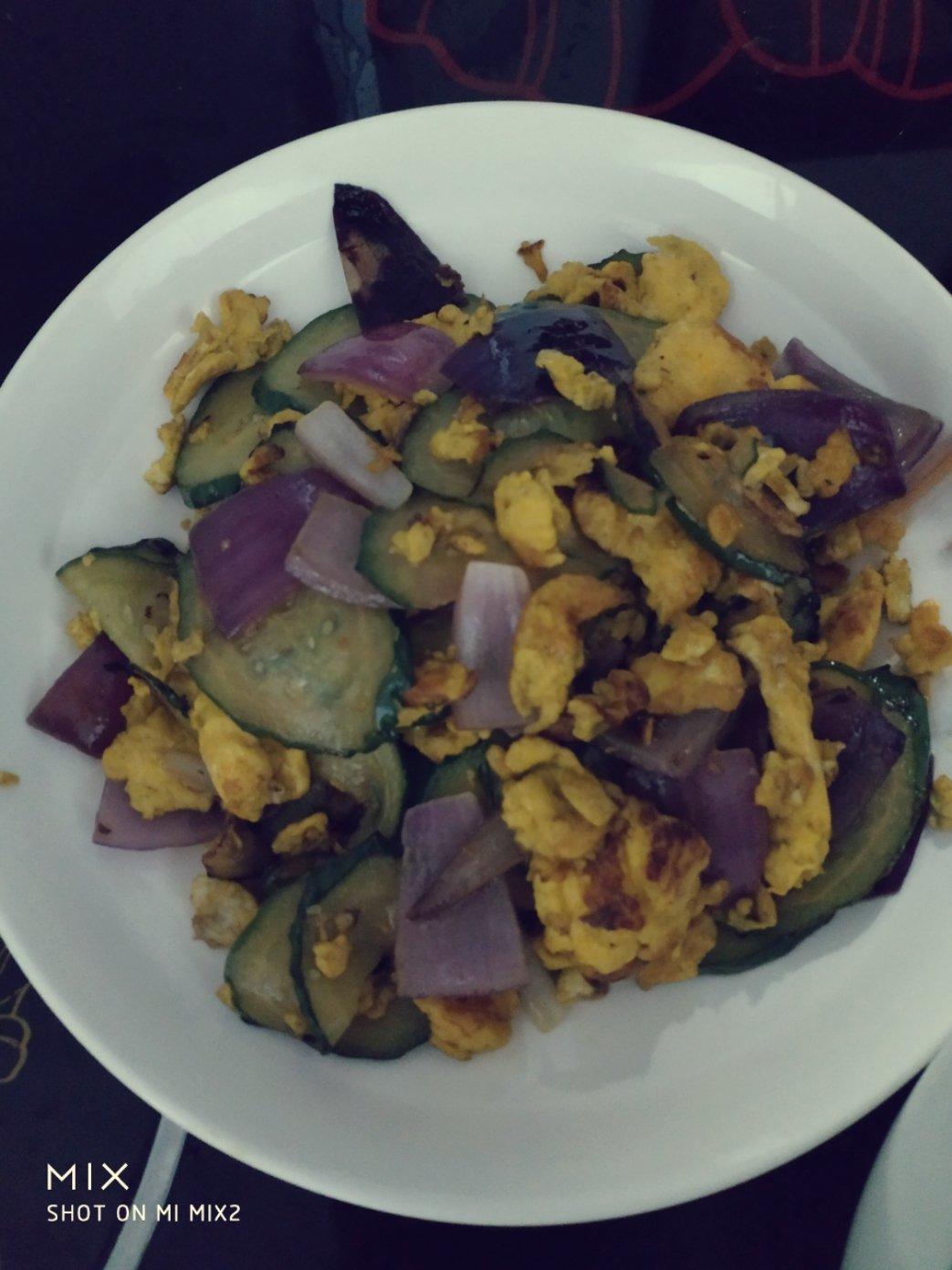 黄瓜洋葱炒鸡蛋