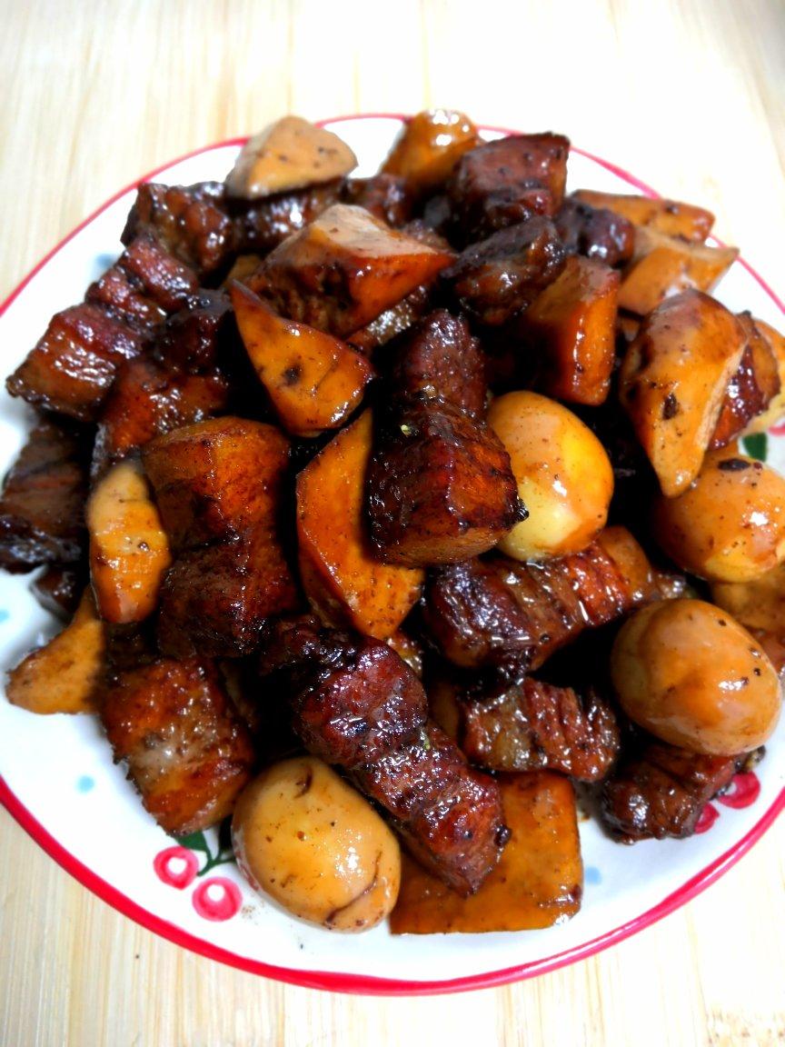 加了鹌鹑蛋后，这盘红烧肉，美味的逆天啦——鹌鹑蛋烧肉（孔瑶食谱）