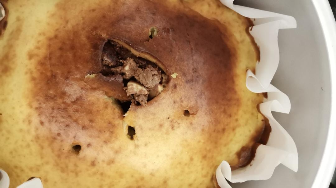 简易空气炸锅酸奶巴斯克和 香蕉蛋糕