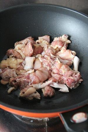 土豆烧鸡的做法 步骤3