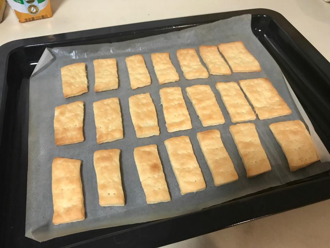 奶盐梳打饼干（淡奶油快手版）