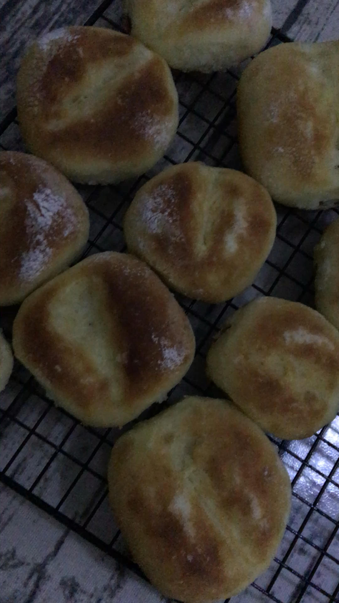 外脆里软的法式餐前小面包