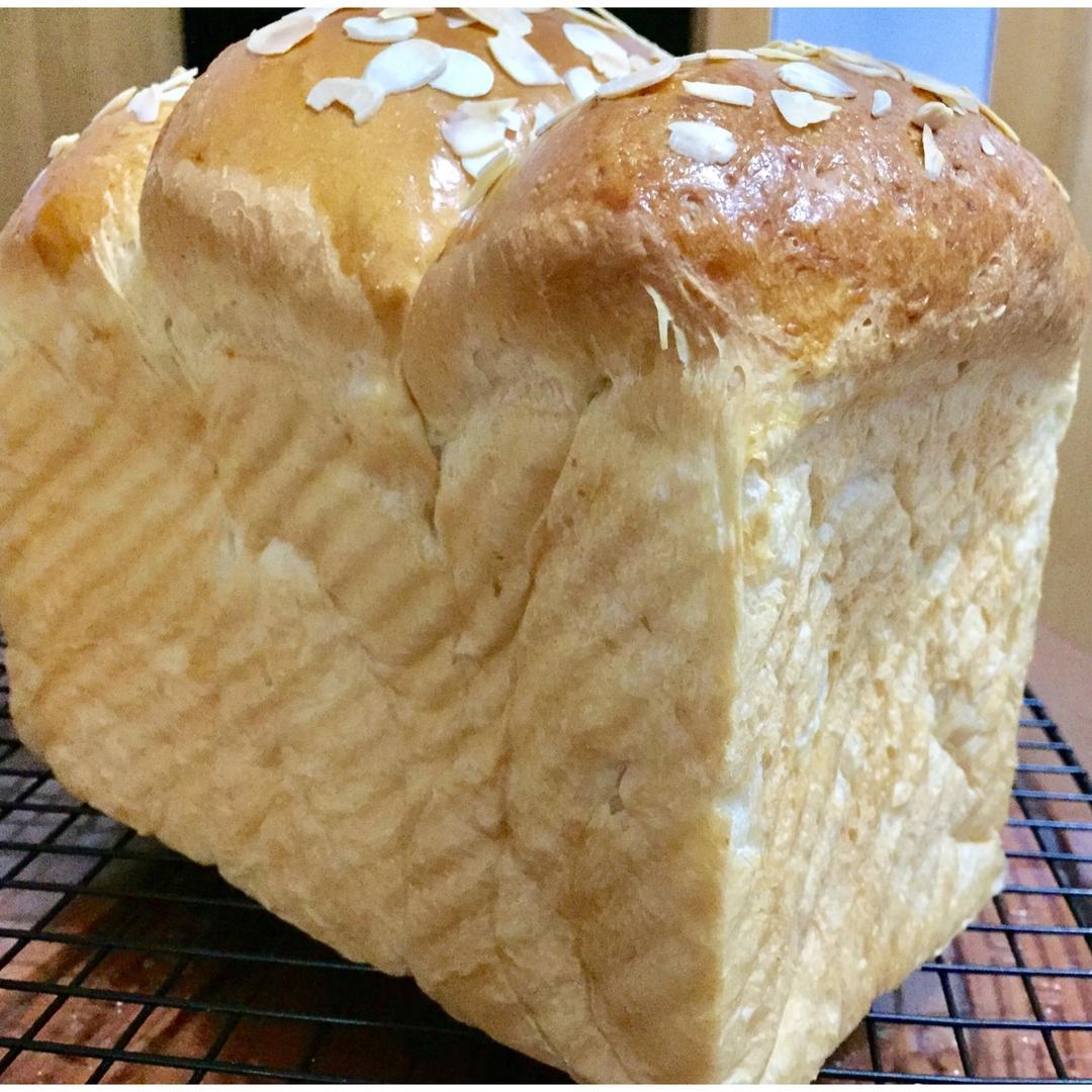 牛奶鸡蛋吐司