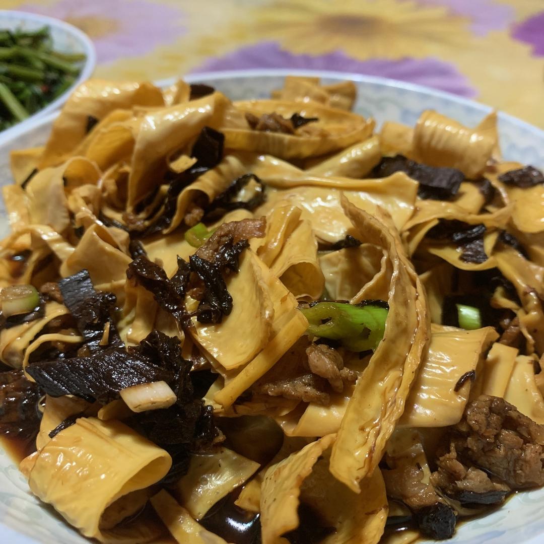 梅干菜炒豆皮