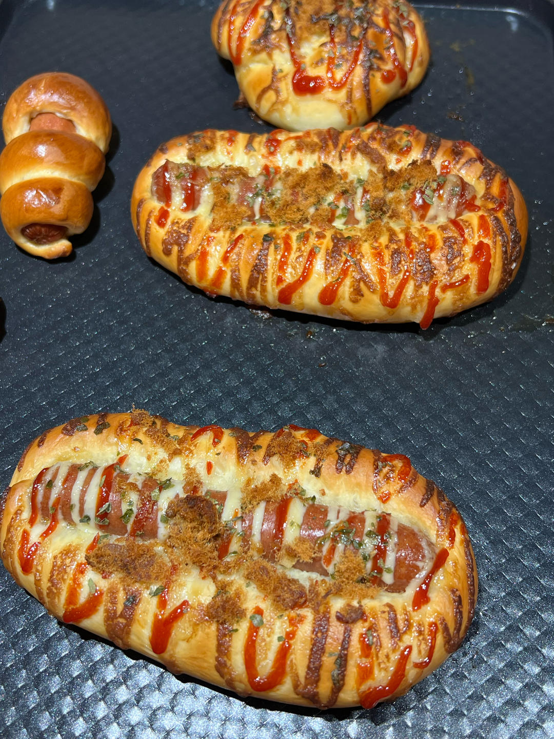 一个面团撑起一家店的台式面包—香肠面包