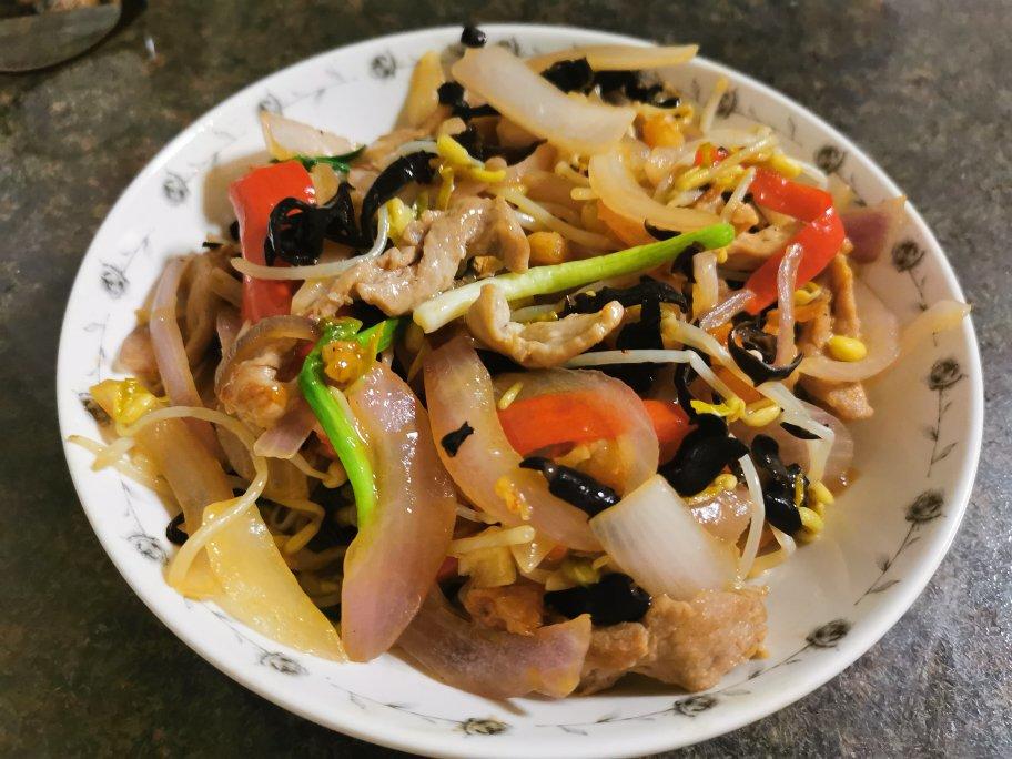 肉丝炒韭菜豆芽菜