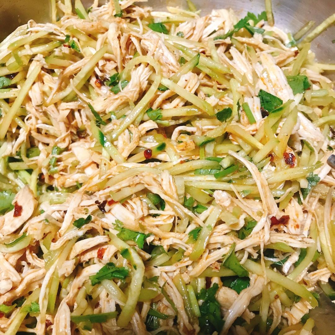 黄瓜金针菇拌鸡胸肉