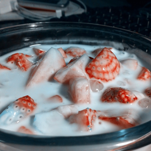 草莓酸奶