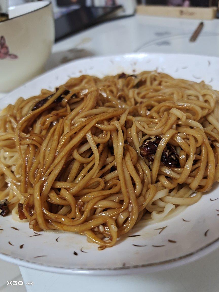 10分钟搞定的一碗葱油拌面