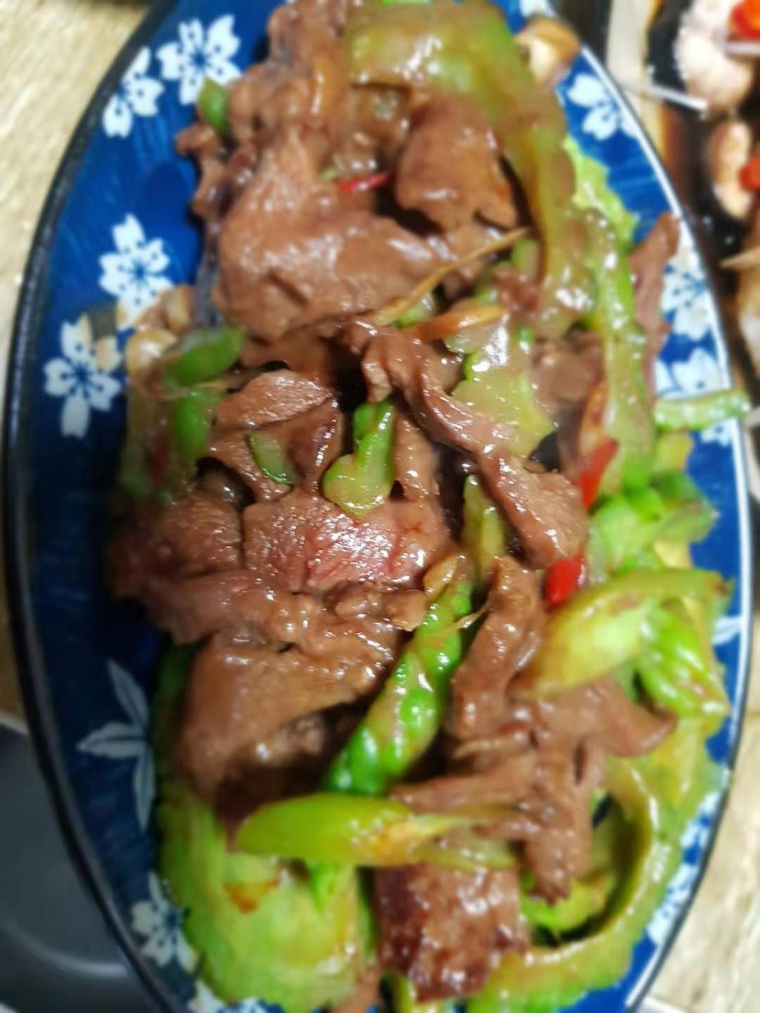 牛肉炒苦瓜（附苦瓜的处理方法）