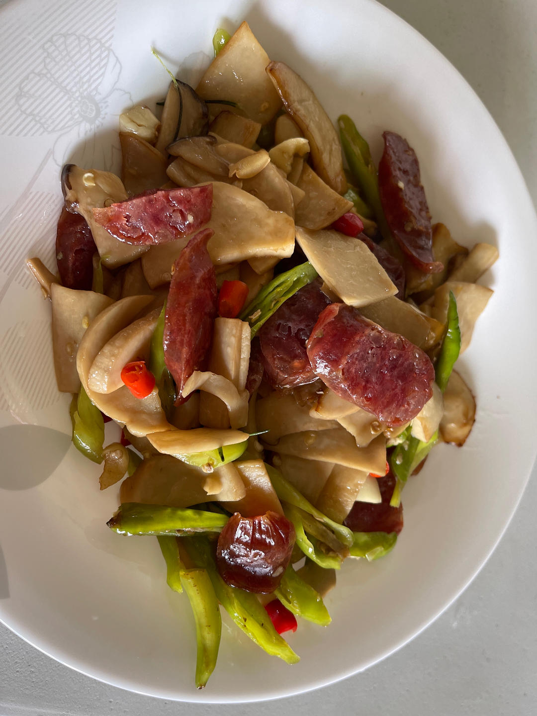 青椒炒鸡腿菇