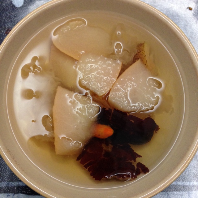 冰糖银耳雪梨汤