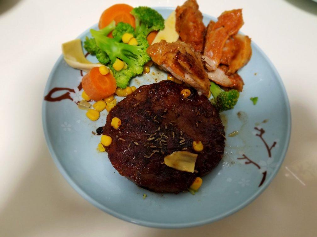 黑椒牛排（配土豆/鸡蛋，意面/蔬菜）