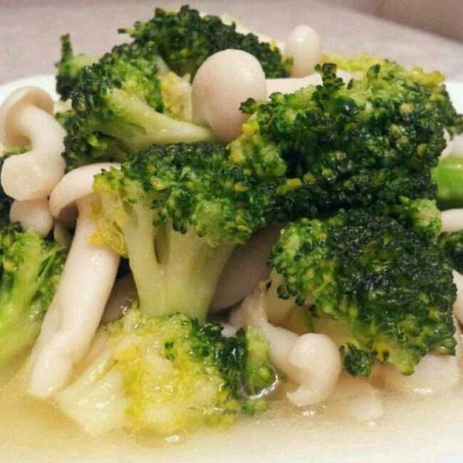 白玉菇炒西兰花的做法