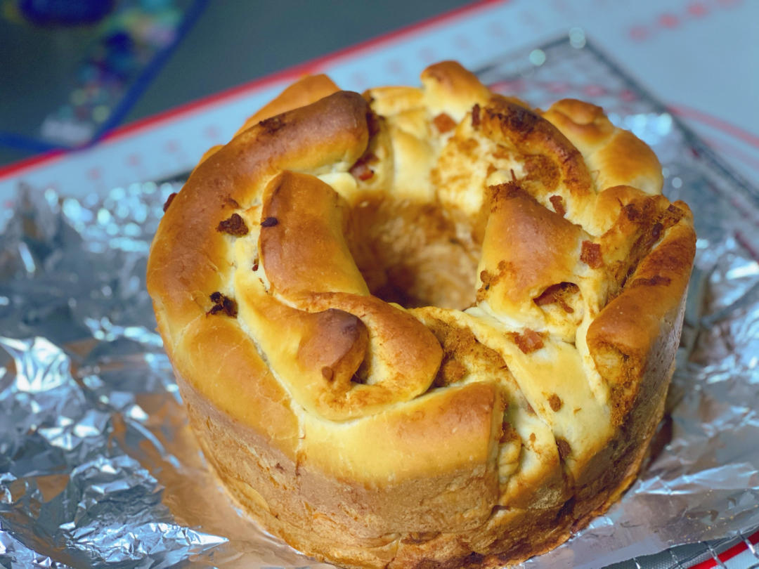 咸蛋黄培根葱香手撕包-香的没道理