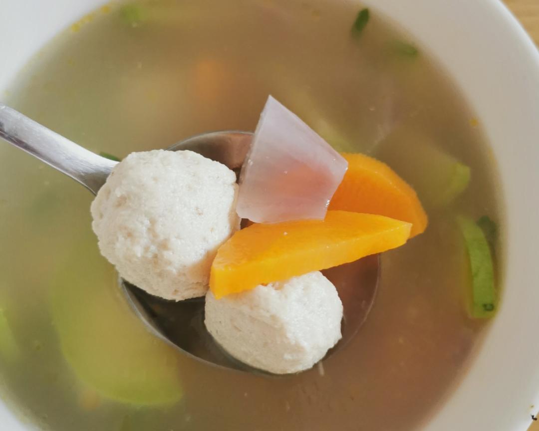 aip饮食 Day14 鱼丸鲜蔬汤 白灼秋葵的做法