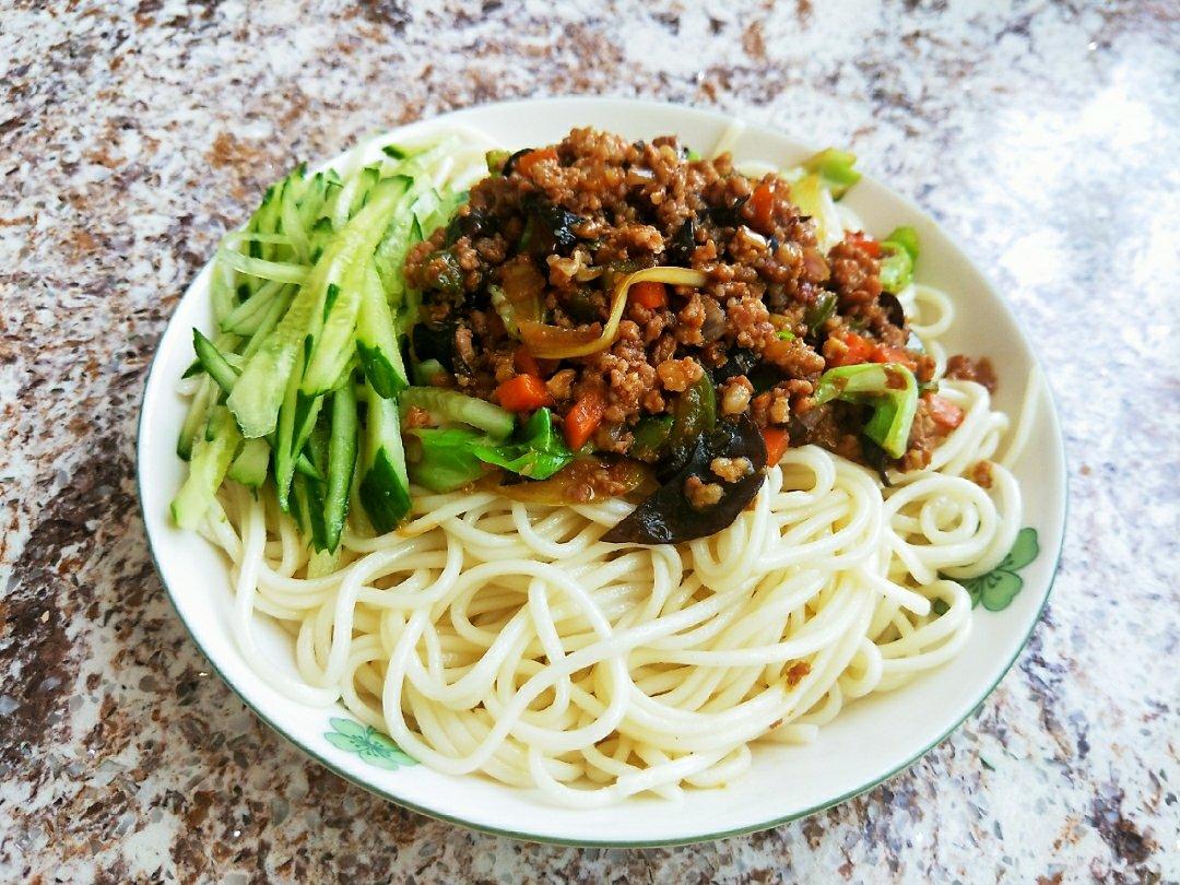 肉酱拌面