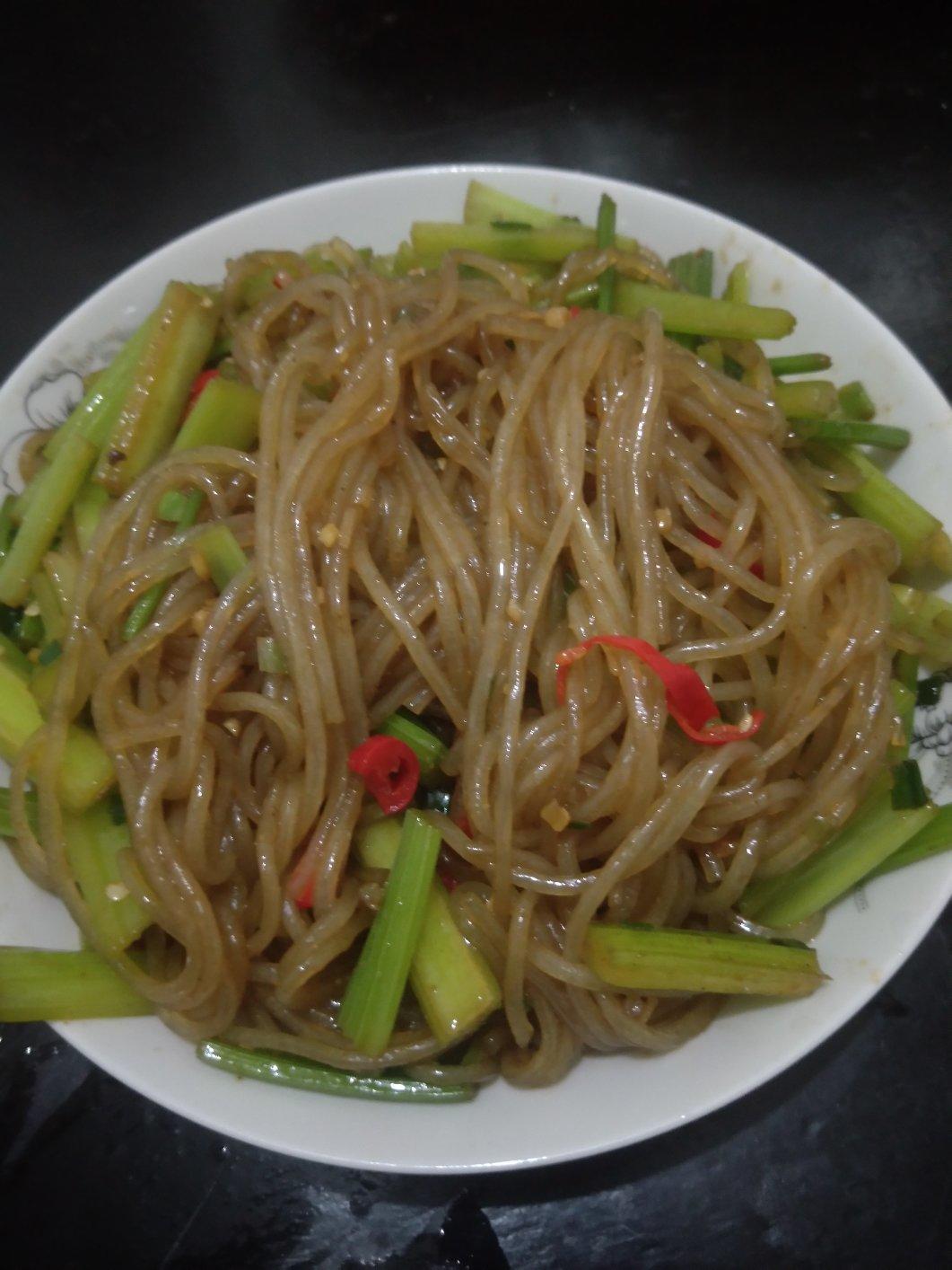 芹菜炒粉儿
