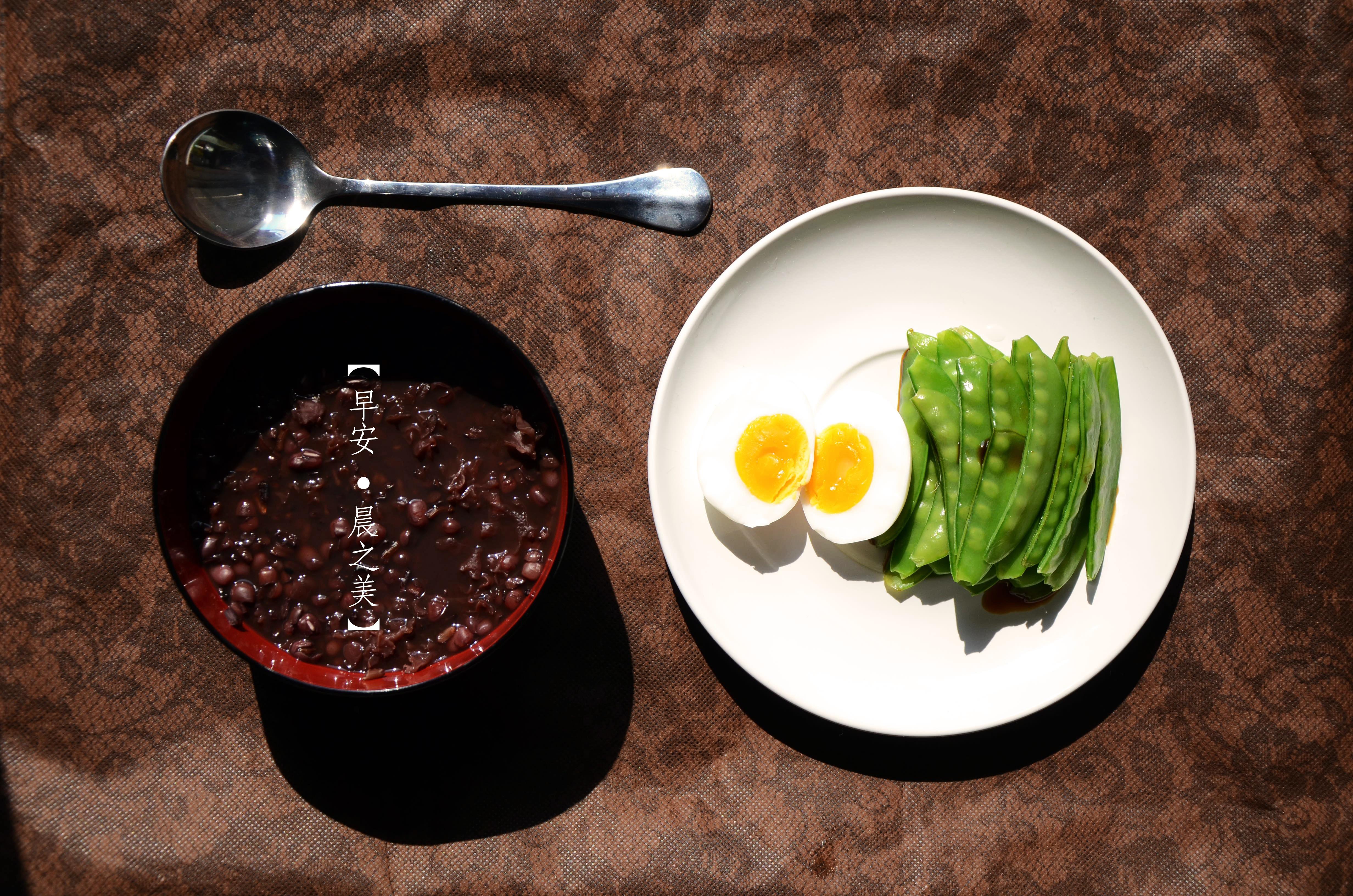 DAY 003--黑米赤豆银耳-清水荷兰豆with鱼生酱油-溏心蛋的做法
