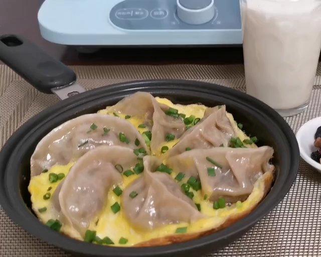 焦黄脆底的抱蛋煎饺的做法