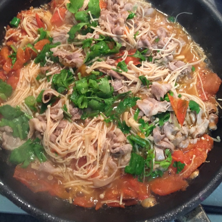 金针菇肥牛番茄锅