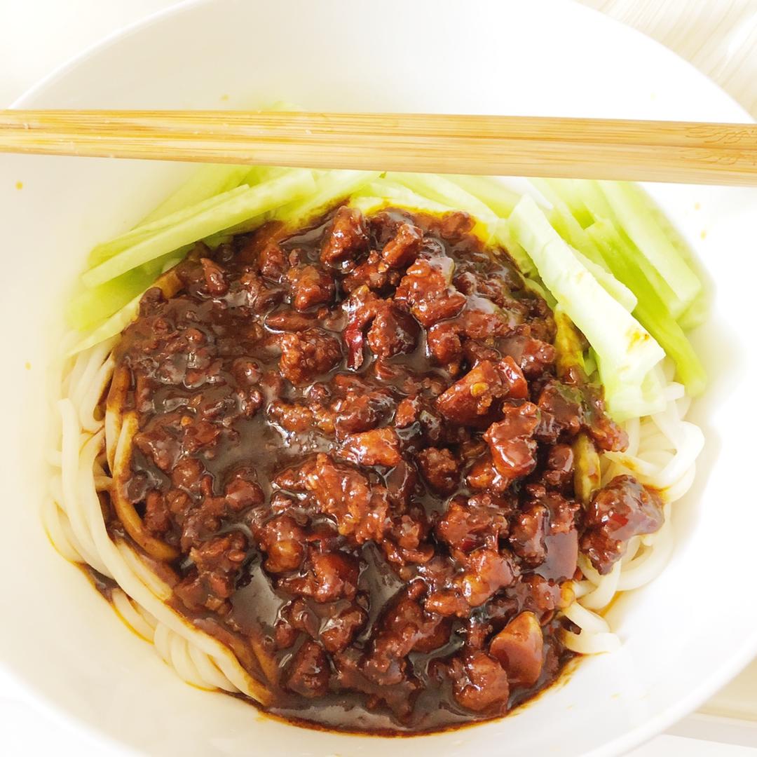 我发誓这将是你吃过最好吃的炸酱面，一口下去回味无穷！！！