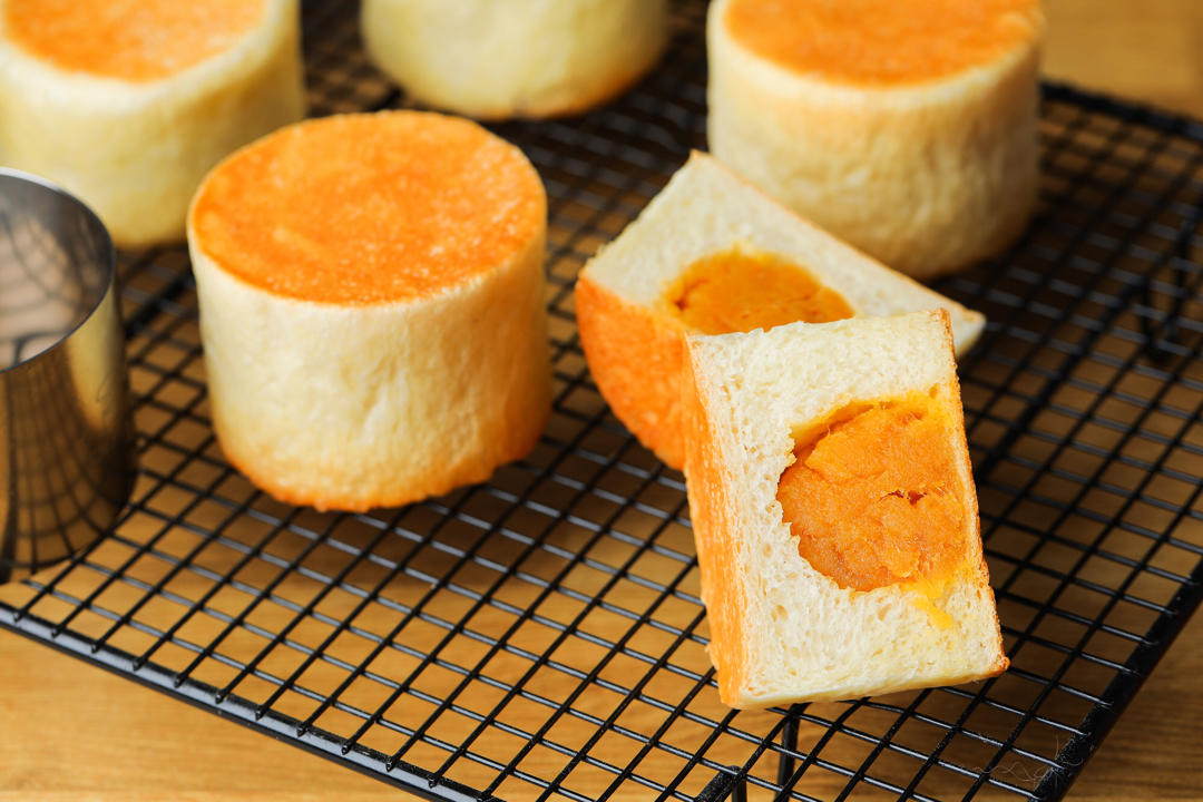 日式大鼓面包（海盐蛋黄肉松馅）