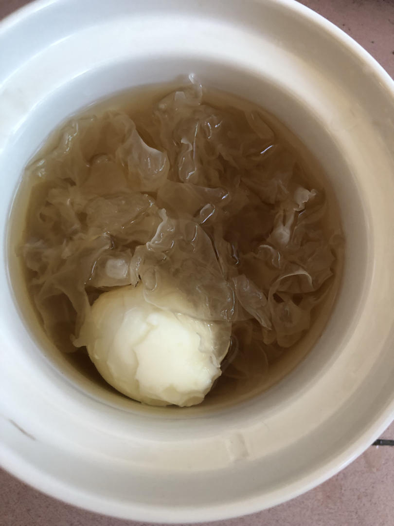 冰糖雪耳炖鸡蛋糖水