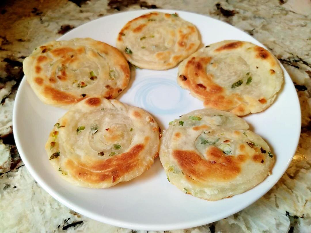 烫面手抓饼，葱油饼，韭菜盒子（内附详细做法）