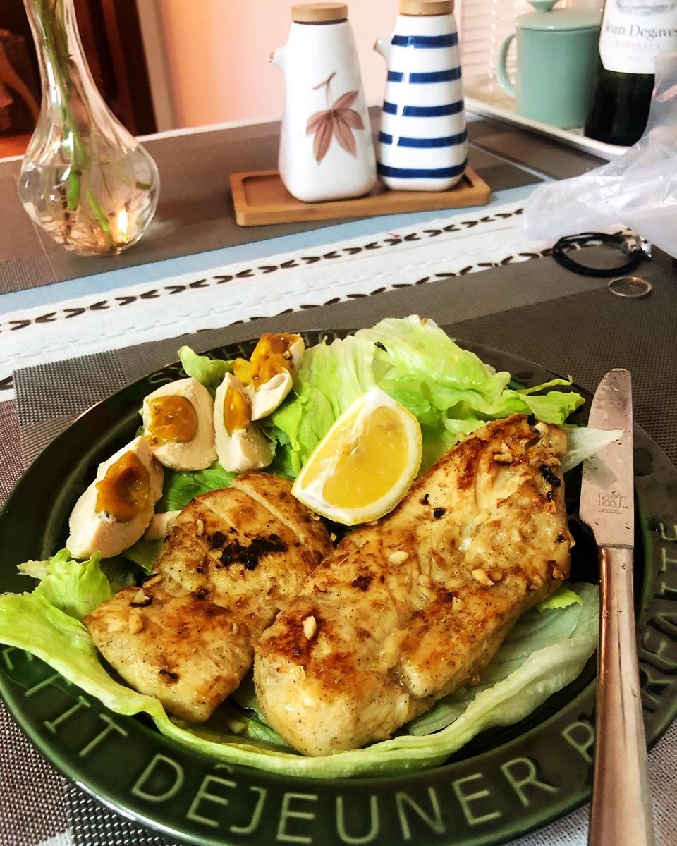 酷炫屌炸天好吃的煎鸡胸肉（香蒜蜂蜜煎鸡胸肉）