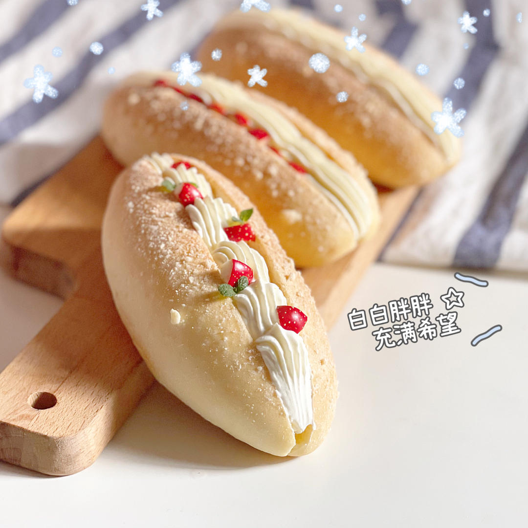 奶油草莓热狗面包