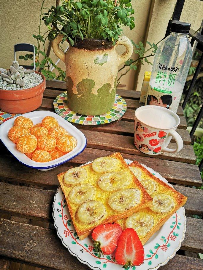 酥脆香甜的黄油香蕉烤吐司