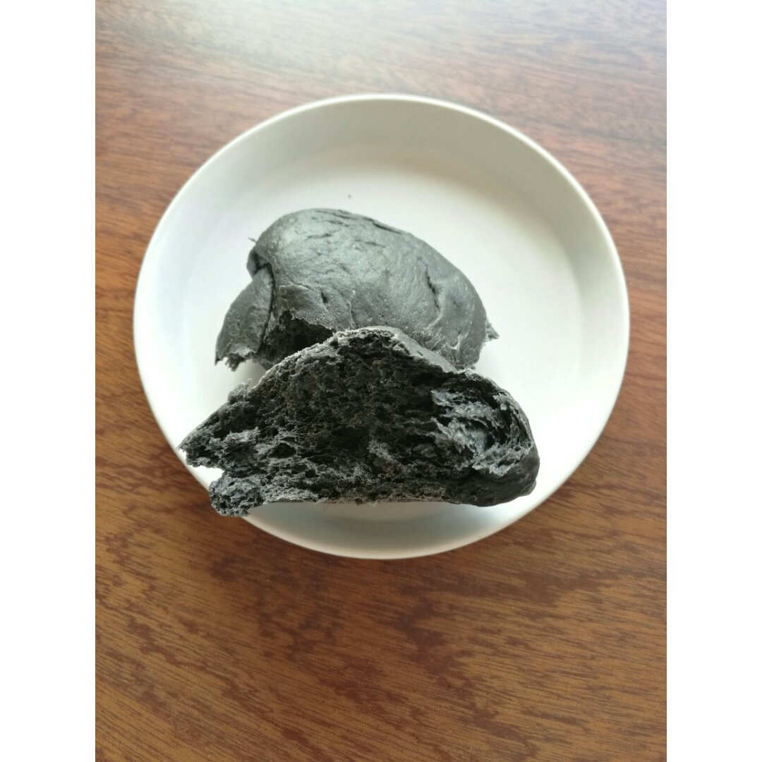竹炭枸杞面包