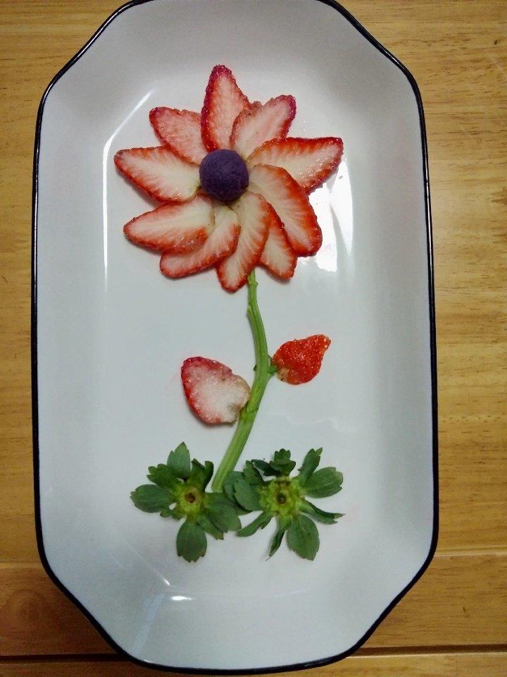 小小室做的水果拼盘草莓